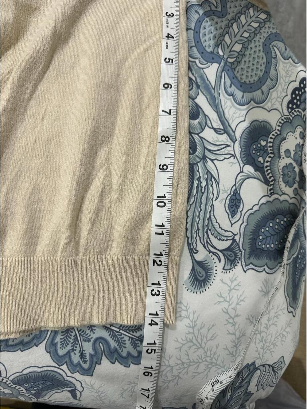 H&M Divided Cream Button Up Long Sleeve V-Neck Cardigan- Size Medium - Picture 6 of 7